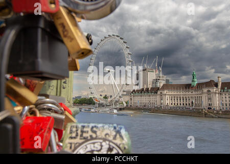 Nuvole scure su Londra Foto Stock
