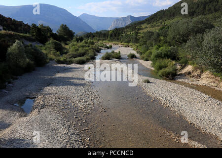 Close-up del Chiaro fiume Verdon in Francia Foto Stock