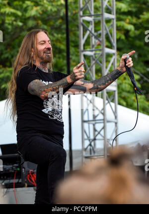 Mansfield, Ohio, 15 luglio 2008. Dez Fafara cantante della band Devildriver sul palcoscenico Inkarceration Fest 2018. Credito: Ken Howard/Alamy Foto Stock