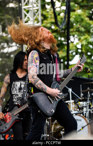 Mansfield, Ohio, 15 luglio 2008. Neal Tiemann della band Devildriver sul palcoscenico Inkarceration Fest 2018. Credito: Ken Howard/Alamy Foto Stock