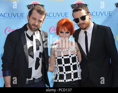 Jeremy Davis, Hayley Williams e Taylor York di Paramore al Teen Choice Awards 2013 presso l'Anfiteatro universale a Los Angeles.Jeremy Davis, Hayley Williams e Taylor York di Paramore 084 ------------- Red Carpet Event, verticale, STATI UNITI D'AMERICA, industria cinematografica, celebrità, fotografia, Bestof, arte cultura e intrattenimento, Topix celebrità moda / Verticale, meglio di, evento nella vita di Hollywood - California, moquette rossa e dietro le quinte, USA, industria cinematografica, celebrità, movie celebrità, personaggi televisivi, musica celebrità, fotografia, Bestof, arte cultura e intrattenimento, Topix, tre quarte Foto Stock