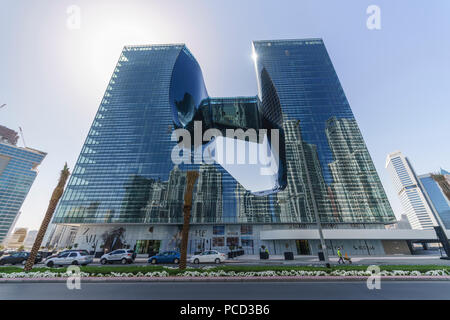 L Opus edificio progettato dall'architetto Zaha Hadid, Business Bay, a Dubai, Emirati Arabi Uniti, Medio Oriente Foto Stock