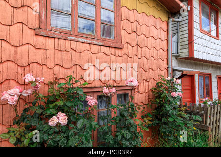 Palafitos (palafitte) dettaglio mostrante tejuelas scandole di legno, esclusivo di Chiloe, Castro, Isla Grande de Chiloe, Cile, Sud America Foto Stock