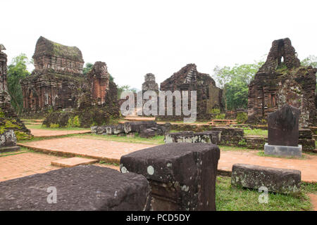 Le rovine dei templi Cham nei gruppi B e C presso il Figlio mio santuario, UNESCO, Quang Nam Provincia, Vietnam, Indocina, Asia sud-orientale, Asia Foto Stock