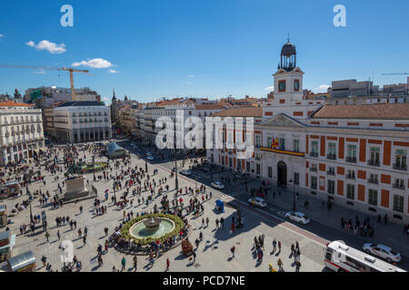 Vista in elevazione della Real Casa de Correos e Puerta del Sol di Madrid, Spagna, Europa Foto Stock