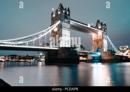 London, Regno Unito: il mondo famoso Tower bridge tiro da diversa angolazione e potenziali Foto Stock