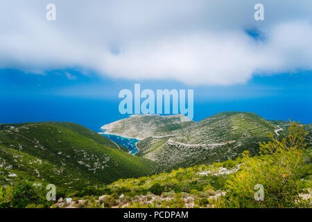 Porto Vromi sull'isola di Zante, blu mare baia del mar mediterraneo, Grecia. Foto Stock