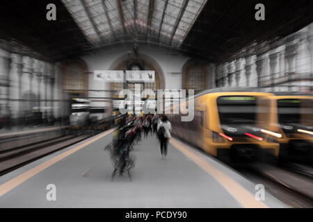 La metropolitana, stazioni pubbliche di trasporto massivo è un ambiente meraviglioso per i fotografi. Foto Stock