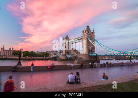 London, Regno Unito: il mondo famoso Tower bridge tiro da diversa angolazione e potenziali Foto Stock