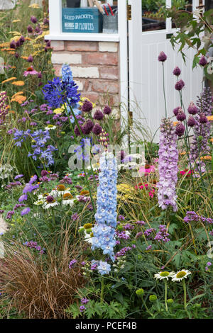 Un percorso per il futuro mostrano dettagli giardino ad RHS Tatton Park flower show 2018, Cheshire, Regno Unito Foto Stock