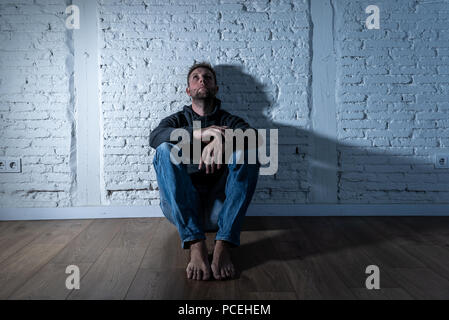 Lonely Man sofferenti di depressione Foto Stock