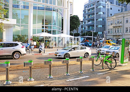 TEL AVIV, Israele - 17 settembre 2017: noleggio biciclette a Tel Aviv, Israele Foto Stock