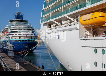 Indipendenza dei mari, una libertà di classe la nave di crociera gestito dalla Royal Caribbean Cruise Line company nel Mediterraneo Foto Stock