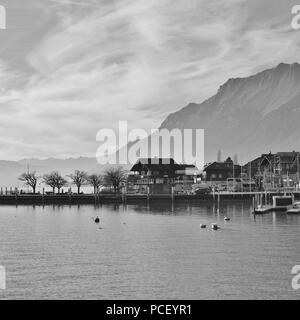 In scena il Lago di Brienz e del lago di Brienz e montagne. Foto Stock