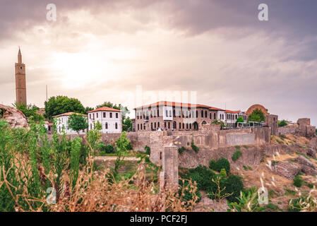 Vista di Hazreti Suleyman moschea e Diyarbakir Museo Archeologico si localizza in Sur regione,Diyarbakir,Turchia.15 Luglio 2018 Foto Stock