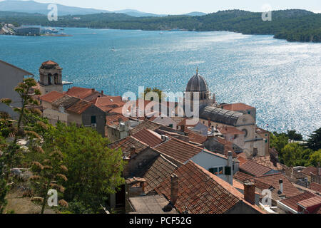 Vista della città con la Cattedrale di Sveti Jakov di Sibenik, Dalmazia, Croazia, Katedrala sv Jakova Foto Stock