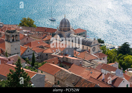 Vista della città con la Cattedrale di Sveti Jakov di Sibenik, Dalmazia, Croazia, Katedrala sv Jakova Foto Stock