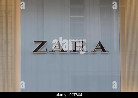 LONDON, Regno Unito - 31 luglio 2018: Zara negozio di abbigliamento negozio di fronte su Oxford Street nel centro di Londra. Foto Stock