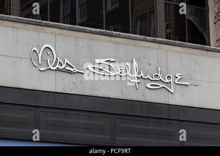 LONDON, Regno Unito - 31 luglio 2018: Miss Selfridge negozio di abbigliamento negozio di fronte su Oxford Street nel centro di Londra. Foto Stock