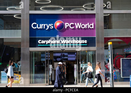 LONDON, Regno Unito - 31 luglio 2018: Currys PC World negozio di elettronica anteriore su Oxford Street nel centro di Londra. Foto Stock