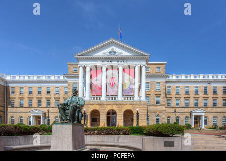 MADISON, WI/STATI UNITI D'America - 26 giugno 2014: Bascom Hall nel campus della University of Wisconsin-Madison. Foto Stock