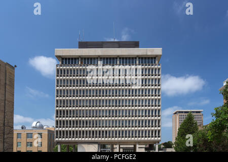 MADISON, WI/STATI UNITI D'America - 26 giugno 2014: Il E.B. Van Vleck Hall edificio del campus della University of Wisconsin-Madison. Foto Stock