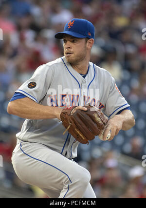 Washington, Distretto di Columbia, Stati Uniti d'America. 31 Luglio, 2018. New York Mets a partire lanciatore Steven Matz (32) passi nel primo inning contro i cittadini di Washington a cittadini Parco di Washington, DC martedì, luglio 31, 2018.Credit: Ron Sachs/CNP. Credito: Ron Sachs/CNP/ZUMA filo/Alamy Live News Foto Stock