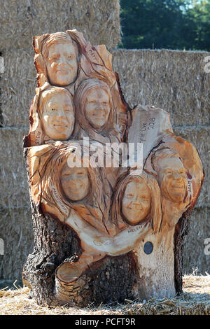 Woodstock, Oxfordshire, Regno Unito. 2 agosto 2018. Motosega portatile sculture di Countryfile relatori erano svelato il primo giorno di Countryfile Live che è per quattro giorni al Palazzo di Blenheim Immagine: Ric Mellis 2/8/2018 Credit: Ric Mellis/Alamy Live News Foto Stock