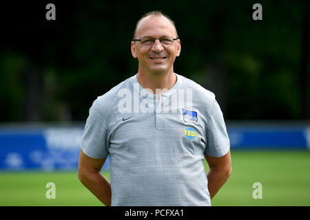 Bundesliga tedesca, photocall ufficiale Hertha BSC per la stagione 2018/19 a Berlino, Germania: singoli coach Andreas Thom ; Foto: Britta Pedersen/dpa/ZB | Utilizzo di tutto il mondo Foto Stock