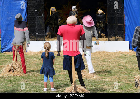 Durrow, Co Laois, Irlanda. Il 2 agosto, 2018. Il 'Electric spaventapasseri " Picnic in Durrow, Co Laois, come parte dell'annuale Festival spaventapasseri che corre fino a questo fine settimana. Credito: Laura Hutton/Alamy Live News Foto Stock