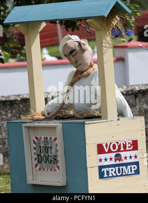 Durrow, Co Laois, Irlanda. Il 2 agosto, 2018. Il 'Electric spaventapasseri " Picnic in Durrow, Co Laois, come parte dell'annuale Festival spaventapasseri che corre fino a questo fine settimana. Credito: Laura Hutton/Alamy Live News Foto Stock