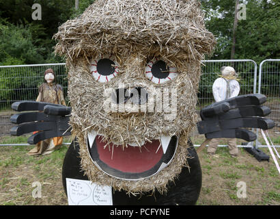 Durrow, Co Laois, Irlanda. Il 2 agosto, 2018. Uno spaventapasseri presentano sul display nel villaggio di Durrow, Co Laois, come parte dell'annuale Festival spaventapasseri che corre fino a questo fine settimana. Credito: Laura Hutton/Alamy Live News Foto Stock