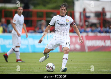 Zell am See, Austria. 02Aug, 2018. Soccer, Test Giochi, Bayer Leverkusen vs Istanbul Basaksehir FK. Leverkusen è Julian Baumgartlinger in azione. Credito: Tim Rehbein/dpa/Alamy Live News Foto Stock