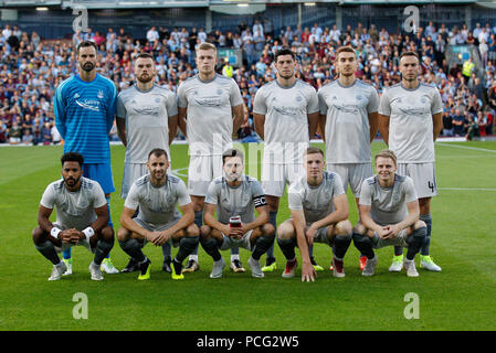 Burnley, Regno Unito. Il 2 agosto 2018. Aberdeen line up prima della UEFA Europa League secondo turno di qualificazione della seconda gamba match tra Burnley e Aberdeen a Turf Moor il 2 agosto 2018 a Burnley, Inghilterra. Credito: Immagini di PHC/Alamy Live News Foto Stock