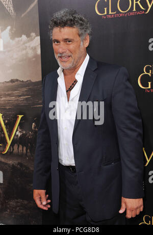 Steven Bauer al per la maggiore gloria di Premiere presso la Academy of Motion Pictures a Los Angeles.Steven Bauer  48 ------------- Red Carpet Event, verticale, STATI UNITI D'AMERICA, industria cinematografica, celebrità, fotografia, Bestof, arte cultura e intrattenimento, Topix celebrità moda / Verticale, meglio di, evento nella vita di Hollywood - California, moquette rossa e dietro le quinte, USA, industria cinematografica, celebrità, movie celebrità, personaggi televisivi, musica celebrità, fotografia, Bestof, arte cultura e intrattenimento, Topix, tre quarti, verticale, una persona, a partire dall'anno 2012 , inchiesta tsuni@Gamma-USA.com Foto Stock