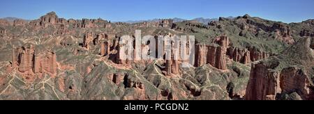 Danxia Binggou rilievi a Zhangye Danxia geo national park in provincia di Gansu in Cina. Foto Stock