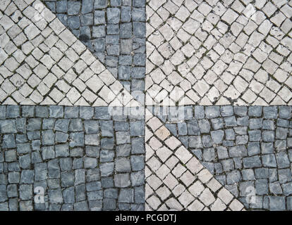 Lisbona. Tipico cobblestone pavement. Foto Stock