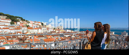 Lisbona. Splendida vista dall'Elevador de Santa Justa Foto Stock