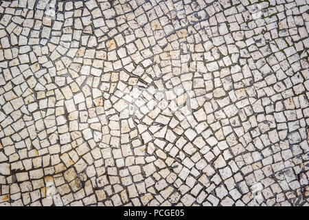 Lisbona. Tipico cobblestone pavement. Foto Stock
