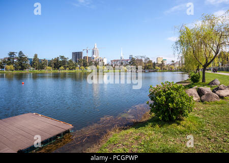 Foto panoramica del lago Nurigeli in Batumi. Foto Stock