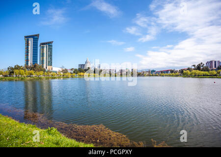 Foto panoramica del lago Nurigeli in Batumi. Foto Stock