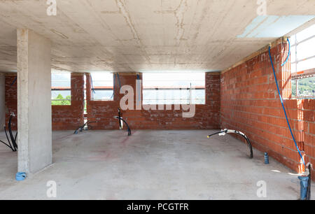 Edificio, sito in costruzione in corso a casa nuova, pareti di mattoni Foto Stock