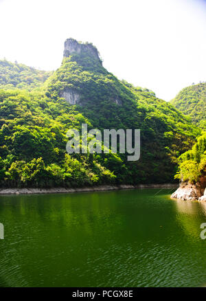 Fiume carsico montagne,WuyangRiver Scenic Area,Shibling,parte di tre contee Zhenyuan,Guizhou,PRC,Repubblica Popolare Cinese,Cina Foto Stock