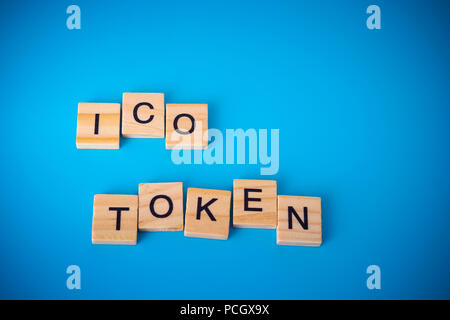 ICO su legno. Iniziale offerta coin concept Foto Stock