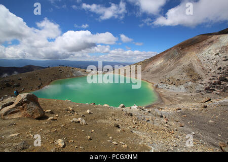 Lungo il Tongariro Alpine Crossing: laghi smeraldo Foto Stock