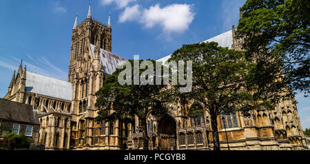 Cattedrale di Lincoln durante il giorno in estate, uno dei più spettacolari della cattedrale in tutto il Regno Unito. Foto Stock