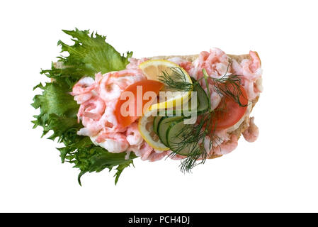 Sandwich di gamberi con salsa di limone e foglie di insalata tradizionale cibo svedese Foto Stock