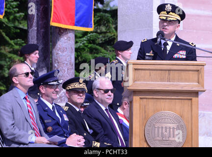 Il Maggiore Generale Steven Ferrari, comandante della 42a divisione di fanteria, parla durante un evento che commemora la partecipazione della divisione xlii, ora un elemento della New York Army National Guard, nella campagna Oisne-Aisne t all'Oise- Aisne Cimitero Americano in Seringes et Nesles,il 28 luglio 2018.venti-cinque soldati dal xlii divisione di fanteria erano in Francia da luglio 24-29 di prendere parte ad eventi di commemorazione della divisione di ruolo-- e il ruolo degli Stati Uniti Esercito-- nella guerra mondiale I. ( Stati Uniti Esercito nazionale Guard foto di Capt. Jean Marie Kratzer) Foto Stock