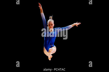 In Svezia il Jessica Castelli sulla trave durante il giorno uno del 2018 Campionati Europei al SSE idro, Glasgow. Foto Stock