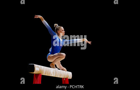 In Svezia il Jessica Castelli sulla trave durante il giorno uno del 2018 Campionati Europei al SSE idro, Glasgow. Foto Stock